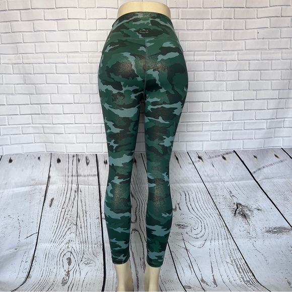 Beyond Yoga Glittery Camouflage High Rise Leggings Women’s Size Medium EUC - Picture 3 of 12
